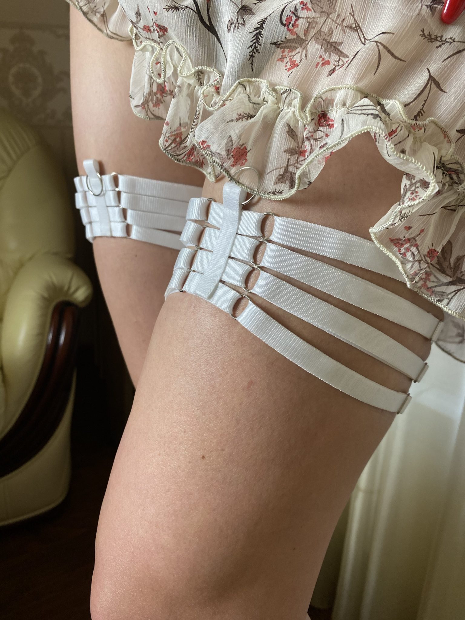 White adjustable leg garters (handmade) Miss Impreza